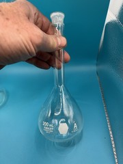 Lot of 6 Volumetric Flasks, Various sizes:10, 25, 50, 100, 200, 250 mL