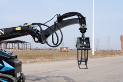 TYPHON STOMP X1300 & 509 Mini Skid Steer Rotary Wood Grabber 360° Log Attachment