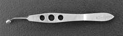 Katena K5-5900 Arita Meibomian Gland Compressor, Smooth, Angled, 3-7/8″