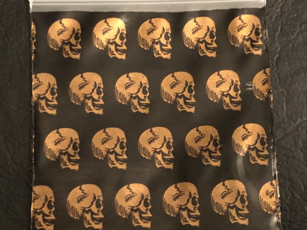 200 SMALL BAGGIES 1010 1″ X 1″ MINI RESEALABLE POLY DESIGNER BAGS SKULL