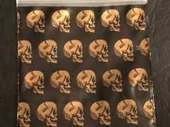 200 SMALL BAGGIES 1010 1″ X 1″ MINI RESEALABLE POLY DESIGNER BAGS SKULL