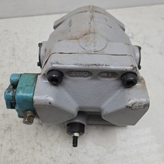 Variable Hydraulic Piston Pump Used No Manufacturer Tag See Pictures For Details