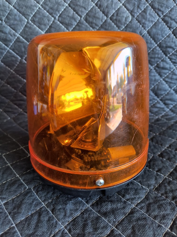 Public Safety Equipment Inc Amber Model 550 12 Volt DC Rotator Beacon