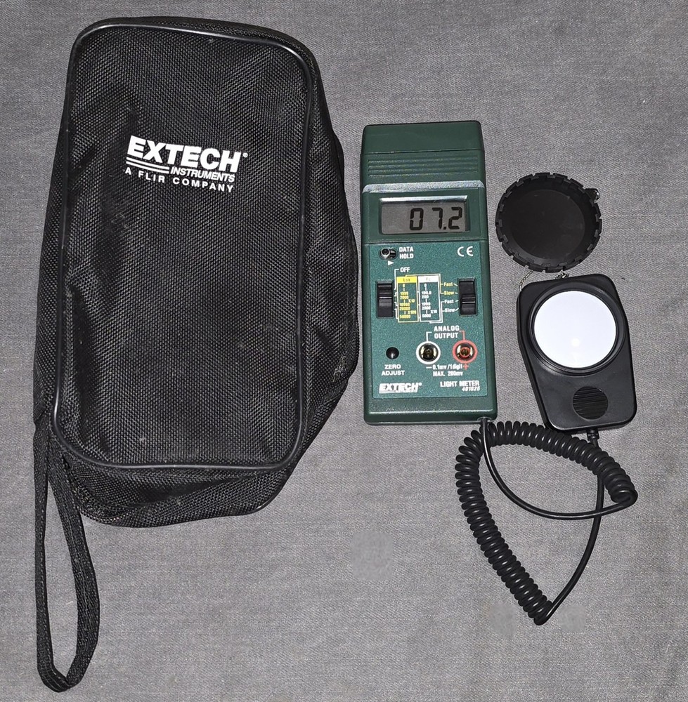 Extech 401025 Digital Light Meter 0-5000 Foot Candles 0-50000 Lux