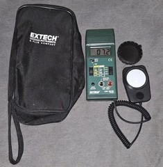 Extech 401025 Digital Light Meter 0-5000 Foot Candles 0-50000 Lux