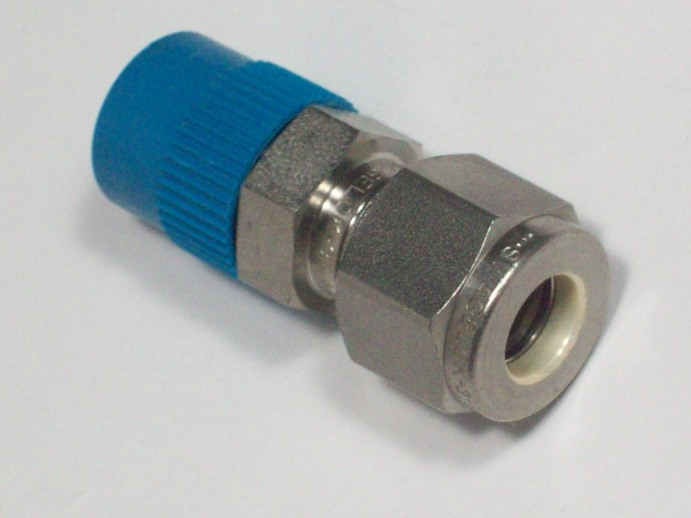 1- Swagelok Stainless Steel Connector, 5/16″ OD Tube x 1/4″ MNPT, SS-500-1-4