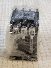 Eaton C25DNF340B Definite Purpose Contactor 208/240V E1C25DNF340B New in Box