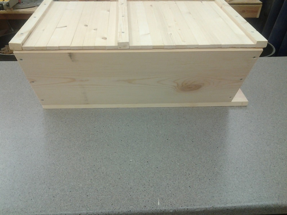 Bee Hive, 20 Top Bar with Roof Top Bar Backyard Bee Keeping Hive