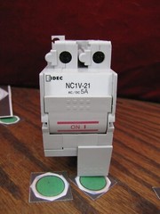 5a Idec Circuit Protector Breaker 2 pole 5 Amp 220vac 125vdc aux AC/DC NC1V-21