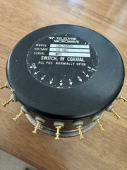 Teledyne Microwave CS-18S18 28 vdc RF Coaxial Switch 8 Position