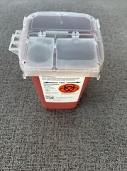 Covidien 8900MW – SharpSafety Sharps Container, Phlebotomy, Red, 1 Quart