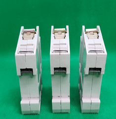 3x – MK TYPE 3 6A (2) & MK TYPE 2 6A (1) 1 POLE 240V CIRCUIT BREAKERS [3RE4-1]