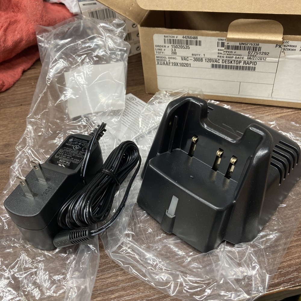 Vertex Desktop Rapid Charger CD-34 for Handheld Radio Output 8.4V DC