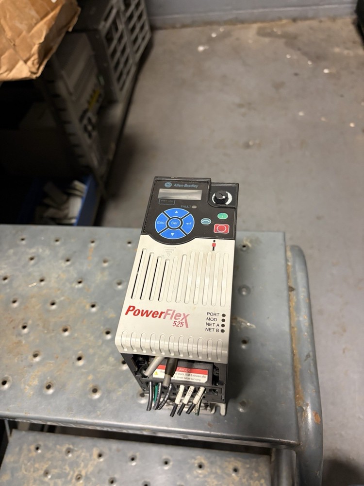 Allen-Bradley 25B-D2P3N114 Ser A Powerflex 525 AC Drive 1HP USED