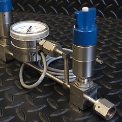 GTC Products – DV2-2A – Low Pressure Diaphragm Valve (2) & IPT122 Gauge Assembly