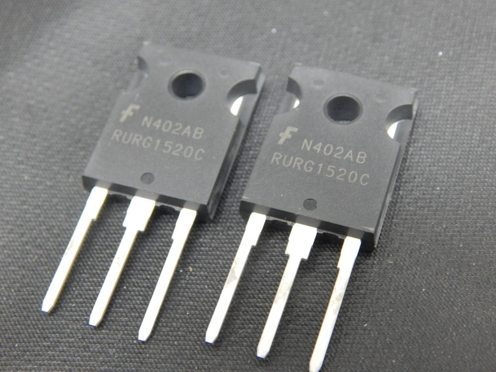 FAIRCHILD RURG1520CC Diode Switching 200V 15A TO-247 – LOT OF 2 DIODES