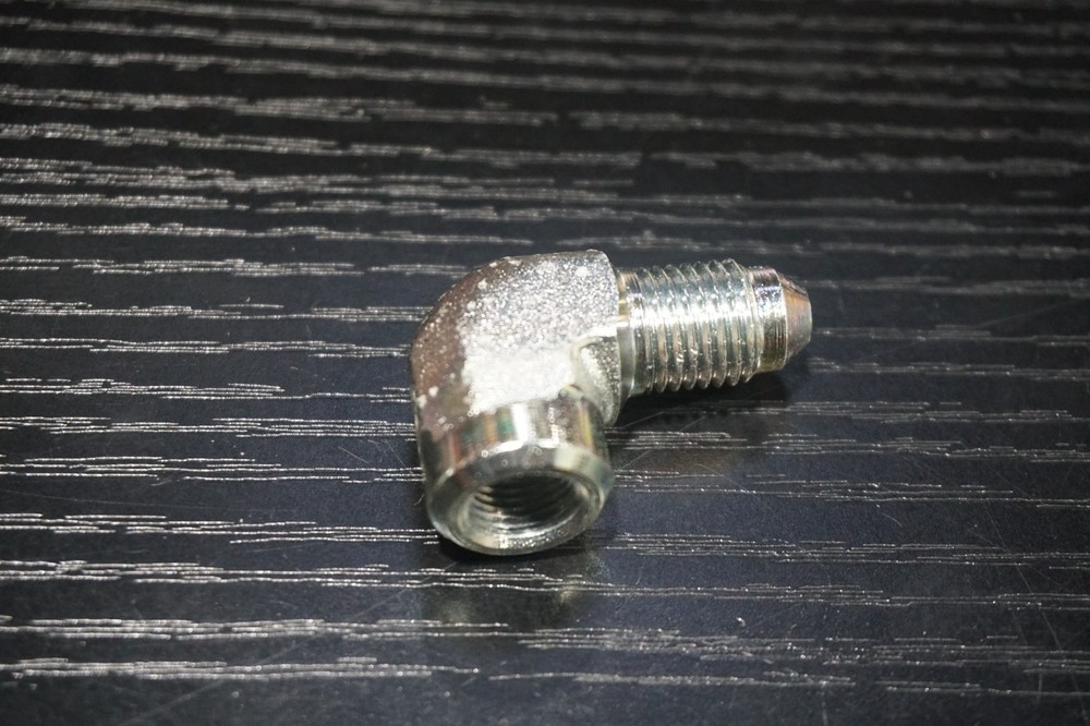 Aeroquip 2025-2-4S ADAPTER, SAE 37, Free Shipping, 1 Piece Per Pack