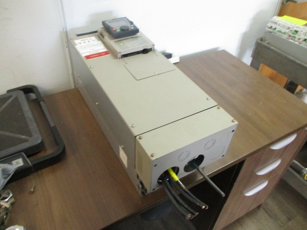 Telemecanique Altivar 71 AC Drive ATV71HD30N4 40HP 3Ph w/ Keypad Used