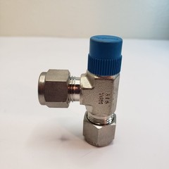 1 Swagelok Stainless Steel Male Run 3/8″ Tube x 3/8″ Male NPT SS-600-3-6TMT