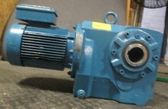 Sew Eurodrive KA86DT100L4 Gearmotor 2-7/16″ Bore 5HP 1680RPM TEFC