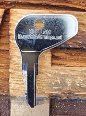 2 Keys for Kubota L G M Series Mahindra Mitsubishi H32412 35260-31852