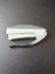 Vtg 1970s Swingline Model 99 Plier Stapler 85-06 Handheld dark/light gray WORKS!