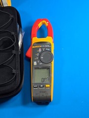 New Fluke 377 FC Non-Contact Voltage Clamp Meter