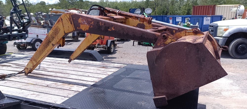 Freeman 3000 Tractor Loader 60″ Bucket & Arms