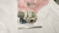 NEW SMC AR40K-N04BE-Z-B Air Pressure Regulator Modular 1/2″ NPT with Bracket