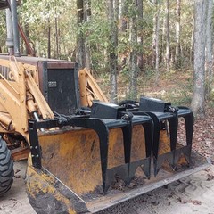 Titan Attachments Dual Adjustable 60″-72″ Bolt-on Grapple Attachment