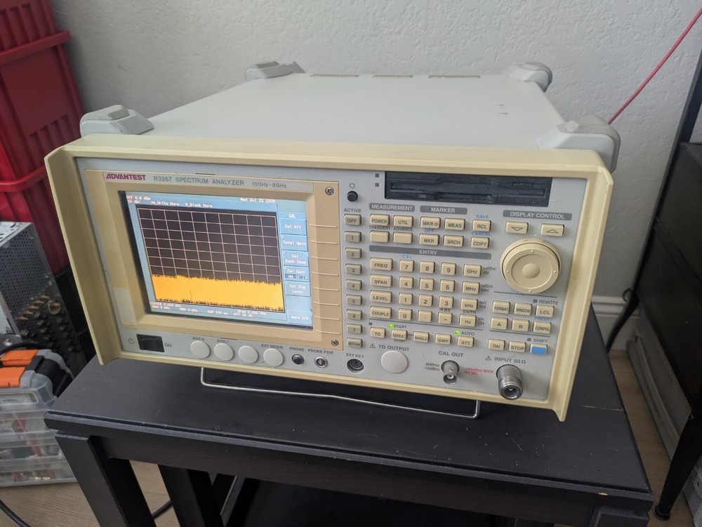 Advantest R3267 Spectrum Analyzer 100Hz – 8 GHz Loaded with options