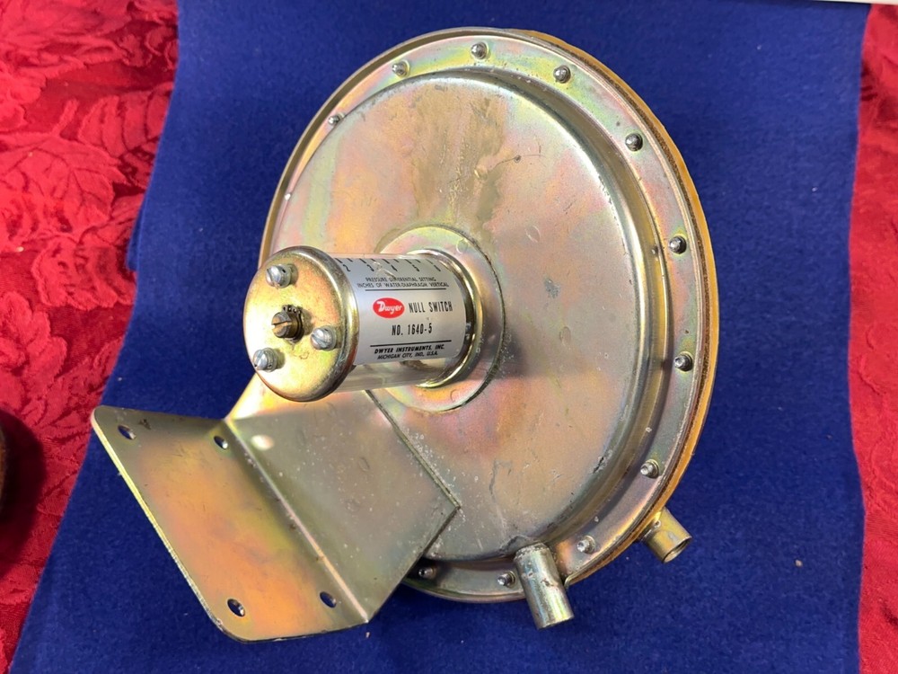 NEW Dwyer Instruments Differential Pressure Null Switch 1640-5 – Water H2O 2-6″