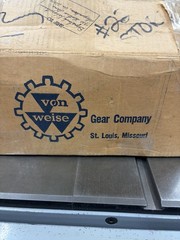 QTY 1 VON WEISE GEAR MOTOR 12 VOLTS 14:1 RATIO BOTH SHAFTS ARE 5/16″ DIAMETER
