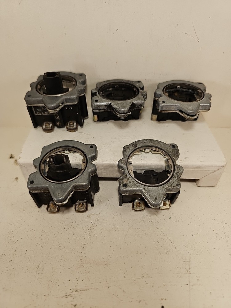 New Lot Of 5 Cutler Hammer E30 contact blocks for switch