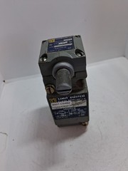 SQUARE D 9007C54B2 LIMIT SWITCH HEAVY DUTY 10A 600V NO/NC ROTARY HEAD SERIES A