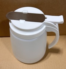 Winco PSUD-32, 32-Ounce Plastic Syrup Dispenser with Plastic Lid