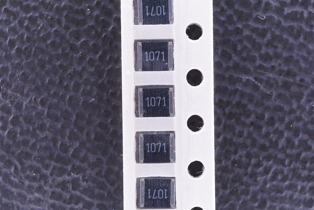 Lot of 5 CRCW1210K07FKTA Vishay Chip Resistor 1.07K Ohm 1% 1/2W 200V 1210 SMT