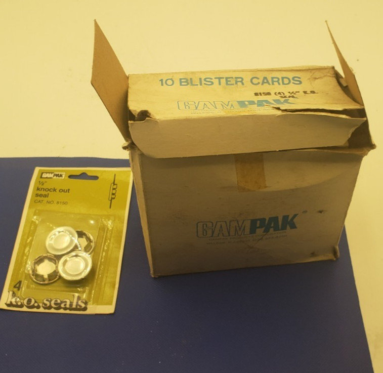 GAMPAK 8150 (LOT OF 10 BLISTER CARDS) (4) 1/2″ KNOCK OUT SEALS PER CARD