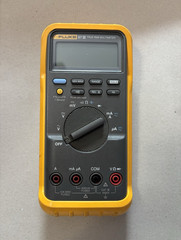 Fluke 87 III True RMS Digital Multimeter CAT III 1000V 10A w/ Test Leads