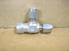 Swagelok/Crawford Female Run Tee 1/8″ x 1/8″ Tube x 1/8″ FNPT Stainless Steel
