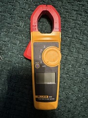Fluke 323 Clamp Meter