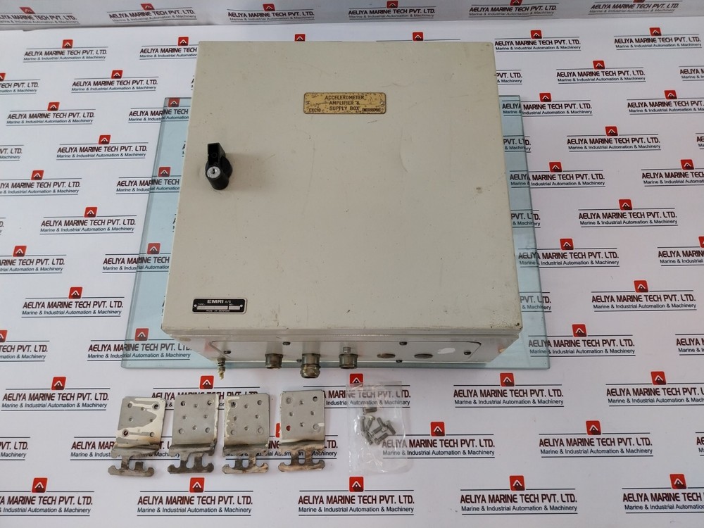 EMRI CXC10 Accelerometer Amplifier & Supply Box 1-20Hz 220 Volt