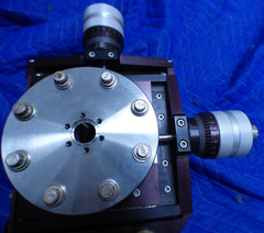 MDC UHV XYZ positioner PSM-2504, 4.5″ conflat with 0 length reducer to 1.33″