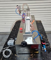 Semi automatic Pneumatic Piston Liquid Filling Machine 100-1000ml Filling Range