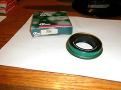 CHICAGO RAWHIDE 15966 AUTO TRANS EXT. HOUSING OIL SEAL=1.598″ X 2.47″ X .42″