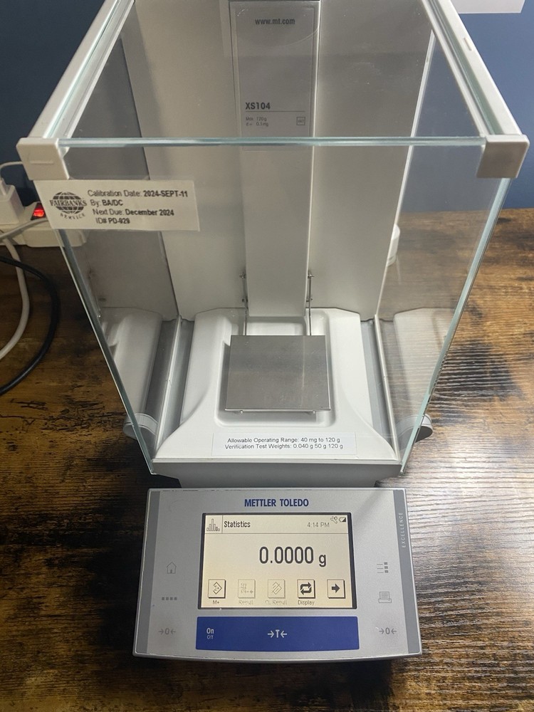Mettler Toledo XS104/FACT Analytical Balance w/ power supply Excellent Condition