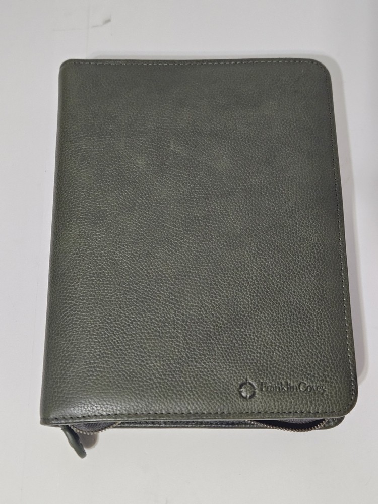 Franklin Covey Planner Sandstone Leather Green 7 Ring Full Zip 7 Habits 10×8″