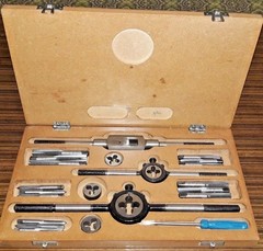 British Standard Whitworth 1/4″ To 1/2” 14 Pcs Tap And Die Set Kit In Wooden Box