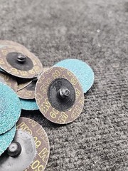 3M 36526 | Green Corps Roloc Disc, TR, 2.000″ x 60 Grit (Replaces 01397) {20pk}