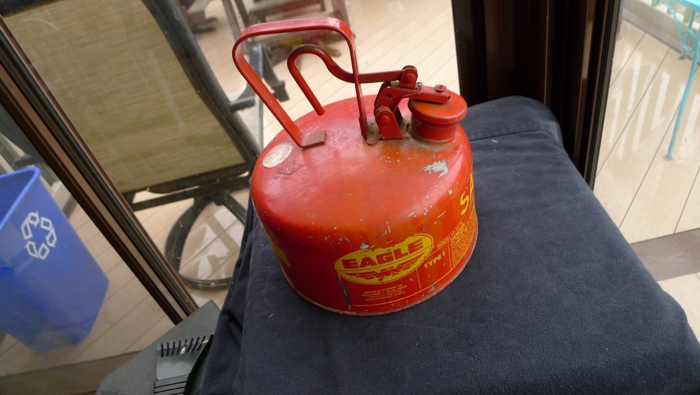 EAGLE MODEL UI-10 S SAFETY CAN 1 GALLON, TYPE 1, RED